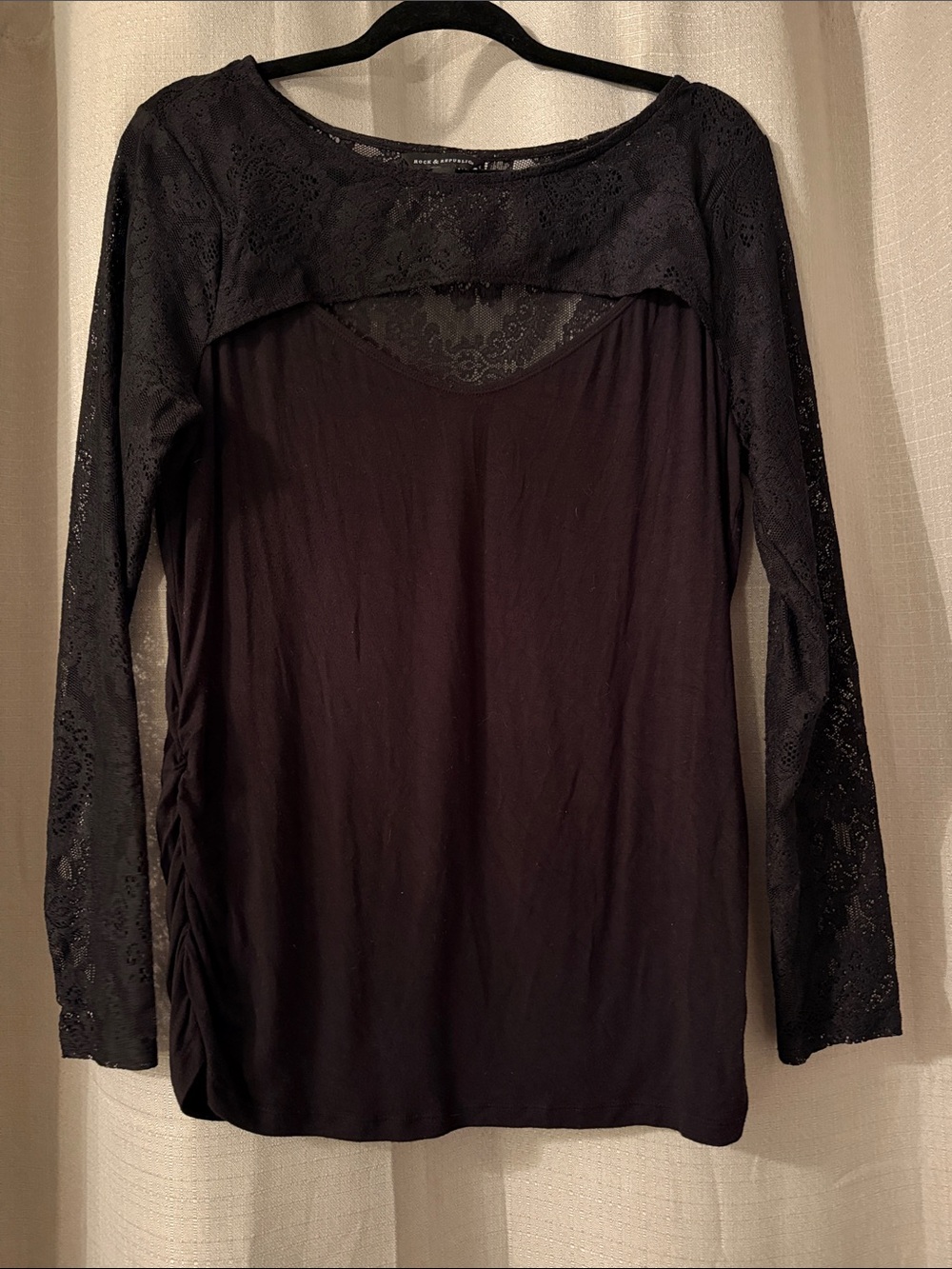Rock & Republic Black Lace Long Sleeve Scoop Neck Top